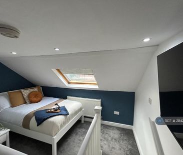 1 bedroom in a house share to rent - Photo 1