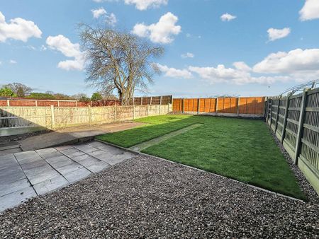 2 bedroom semi-detached bungalow to rent - Photo 4