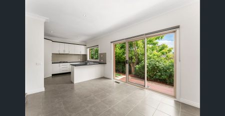 Large Single-Level Home! - Photo 3