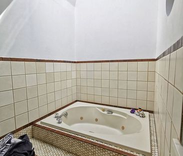 1294 Netley Place apartment — West Vancouver, BC (4-Bedroom) - 4 Bedroom - Photo 2