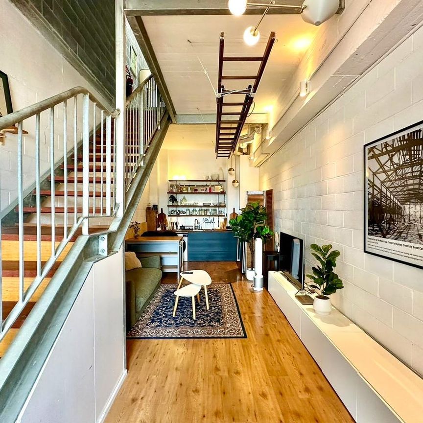 New York Style Tri Level Terrace with Parking - Photo 1