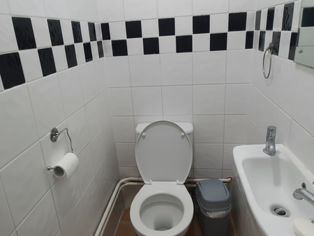 Knowsley Crescent Room 6 - Photo 2