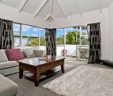 Beautiful Spacious Home - Photo 2