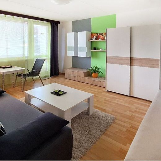 Ponúkame na prenájom 1 izbový byt s balkónom na Rosnej ul. - Photo 1