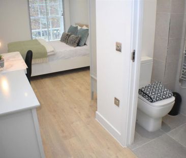 1 bedroom in a house share to rent - Photo 5