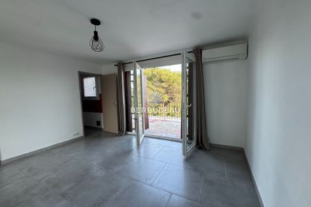 Location Appartement 1 pièce 20m² CARPENTRAS 84200 - Photo 2