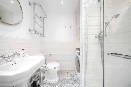 Cornwall Gardens, London, SW7 flat - penthouse to rent - Photo 3