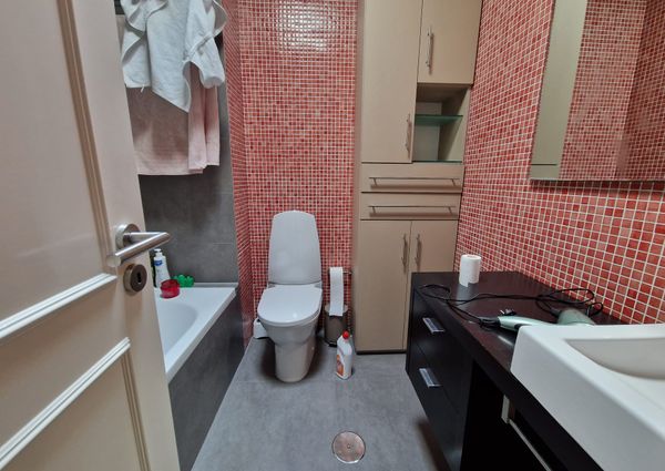 Apartamento T3 Renovado na Praia da Barra - 2ª Linha do Mar.