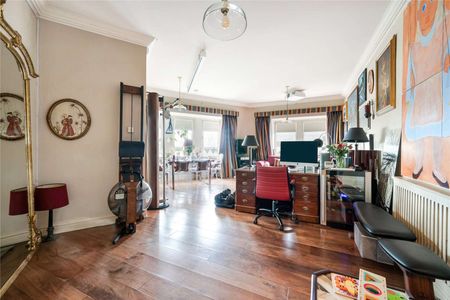 A spacious two bedroom, two bathroom penthouse conversion apartment in the City of London opposite the Tower of London, The Thames and Tower Bridge. - Photo 3