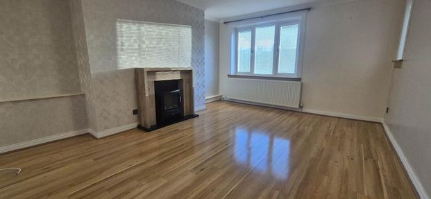 3 bedroom flat to rent - Photo 1