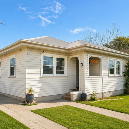 Charming cottage with a huge backyard - Photo 4