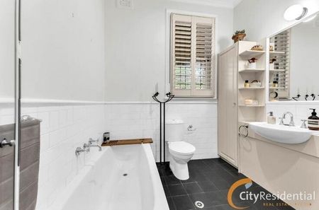 St Kilda East - Photo 4