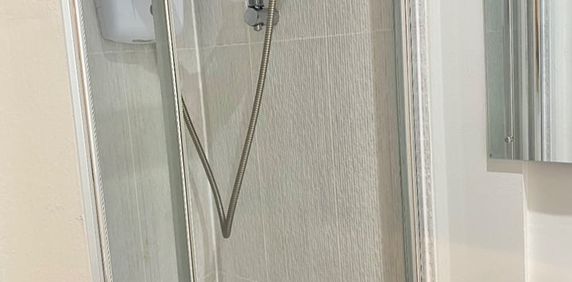 1 Bed Flat, Church Road, BN3 - Photo 2