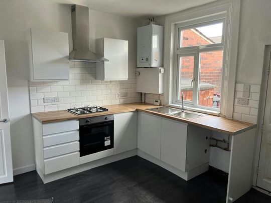 Terraced House to rent on - Photo 1