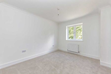 Lower Hampton Road, Lower Sunbury, TW16 - Photo 4