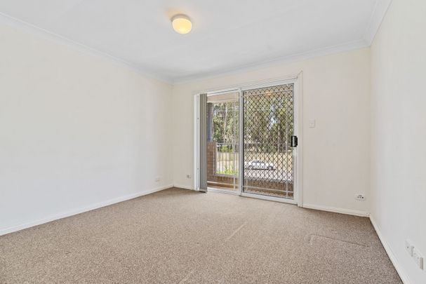 Large Three bedroom Home with air conditioning in selective school zone - Photo 1