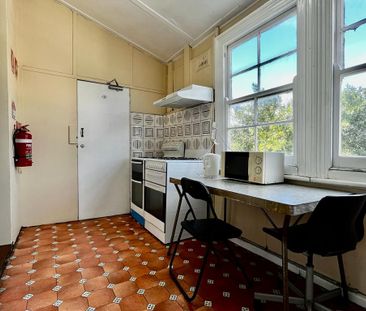 Conveniently located boarding house in the heart of Marrickville - Photo 2