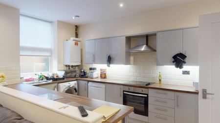 5 bedroom flat to rent - Photo 5