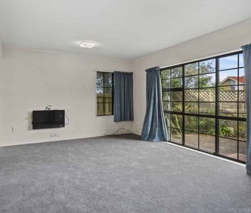 Spacious Three Bedroom Family Home in Prime Khandallah Location. - Photo 5