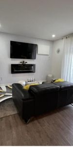 CONDO COMPLÈTEMENT MEUBLÉ ET RÉNOVÉ À LOUER - Photo 3
