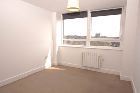 2 bed Apartment for rent - Photo 3