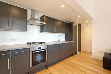 3 bedroom flat to rent - Photo 4