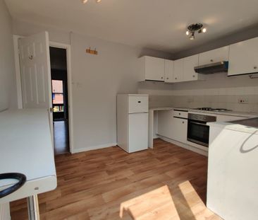 2 Bed Semi-Detached House, Gables Close, SE12 - Photo 5