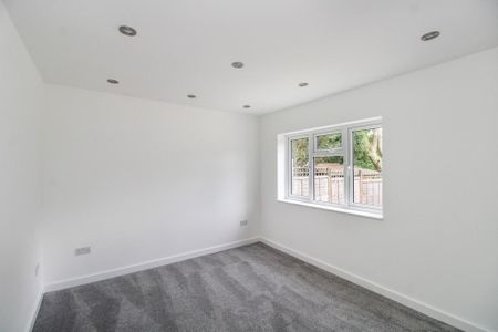 3 bedroom detached bungalow to rent - Photo 4