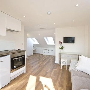 Studio to rent - Photo 2