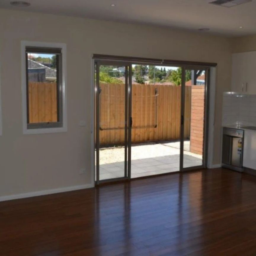 Confort and Style - Photo 1