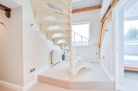 3 bedroom flat to rent - Photo 5