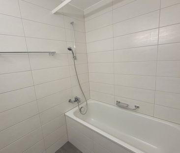 Rent a 4 rooms apartment in Fahrweid - Photo 5