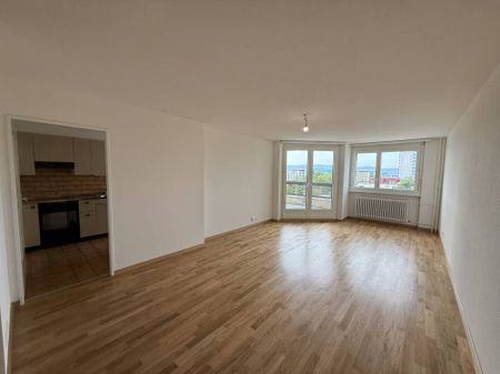 Appartement rafraîchi de 3 pièces au 9? étage, avec balcon et vue dégagée. - Photo 2