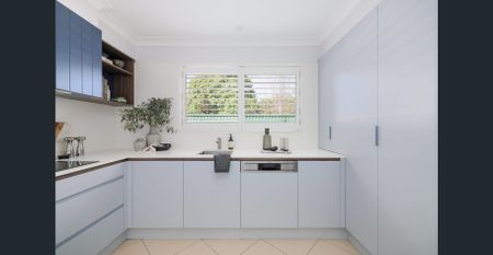 Quality modern townhouse / prime peninsula setting! - Photo 2