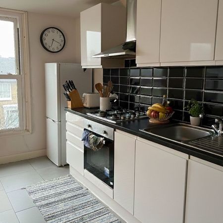 2 Bed Flat, Cranfield Road, SE4 - Photo 4