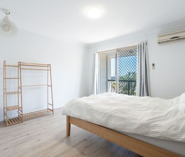 A luxury townhouse. New Renovated House, Close to train, bus and sc... - Photo 1