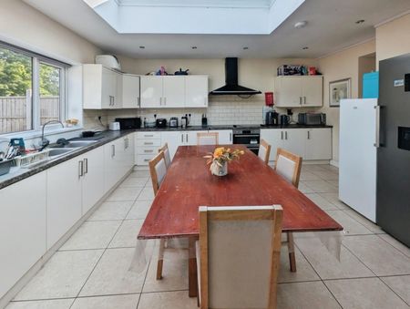 1 bedroom Flat To Let - Photo 3