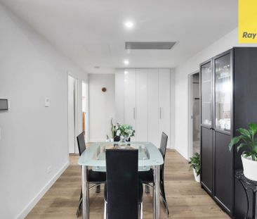 STUNNING TOP FLOOR APARTMENT - Photo 3