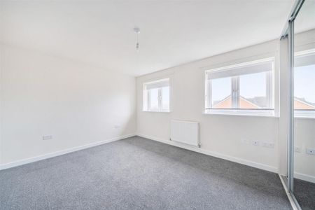 4 bedroom detached house to rent - Photo 3