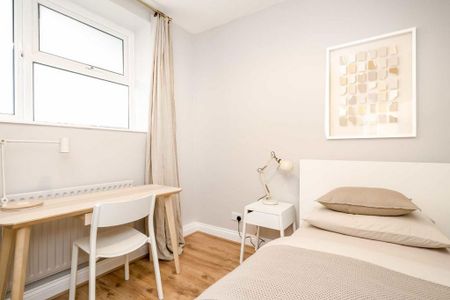 2 bedroom flat to rent - Photo 4