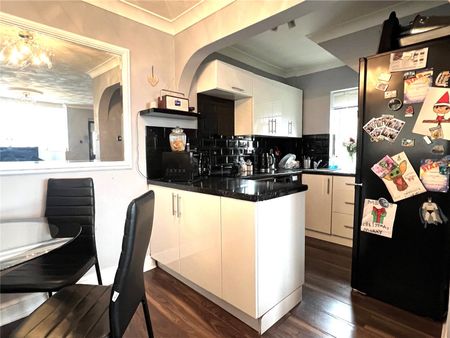 Abbey Crescent, Belvedere, Kent, DA17 5AY - Photo 5