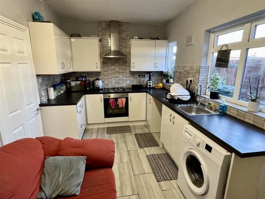 3 bedroom terraced house to rent - Photo 1