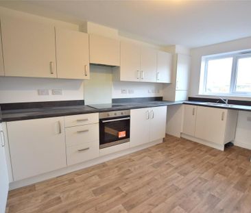 3 bedroom semi-detached house to rent - Photo 4