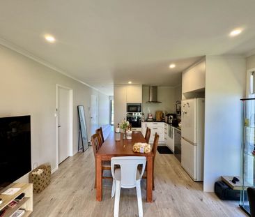 33 Redhills Road, Massey, Auckland - Photo 3