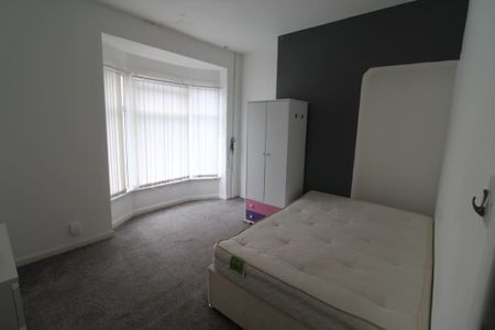 To Let: Outram Street, Middlesbrough, TS1 - Photo 2