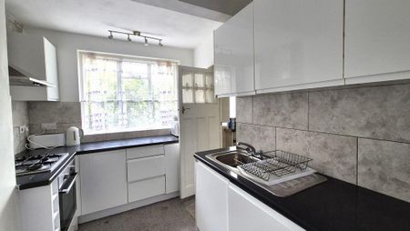 2 bedroom flat to rent - Photo 2