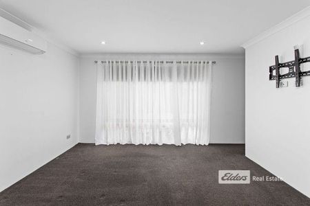 LARGE FAMILY HOME - Photo 4