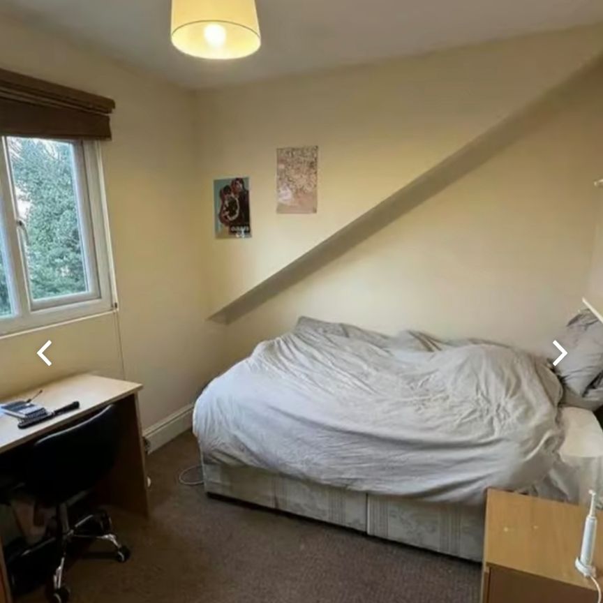 6 Bed - 17 Newport Mount, Headingley, Leeds - LS6 3DB - Student - Photo 1