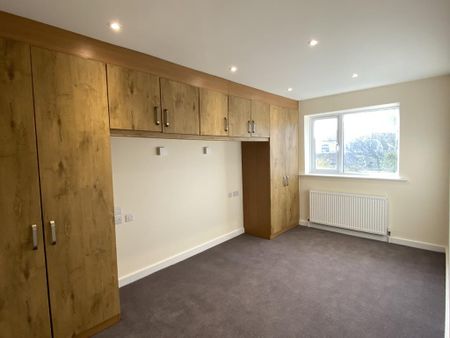 4 bedroom detached house to rent - Photo 3