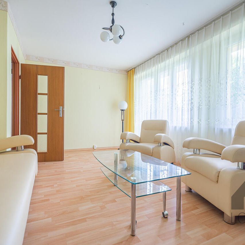 Trzypokojowe mieszkanie z balkonem na parterze w Jaworznie na Leopoldzie do wynajęcia | Spacer 3D - Zdjęcie 1